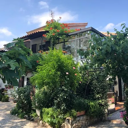 Lou Pantai Guest house